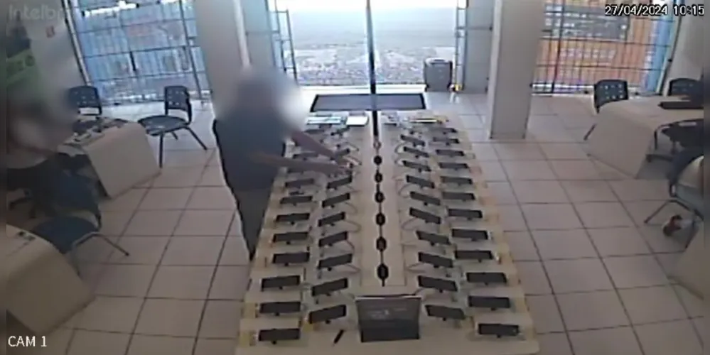Homem se aproveitou da distração de funcionários