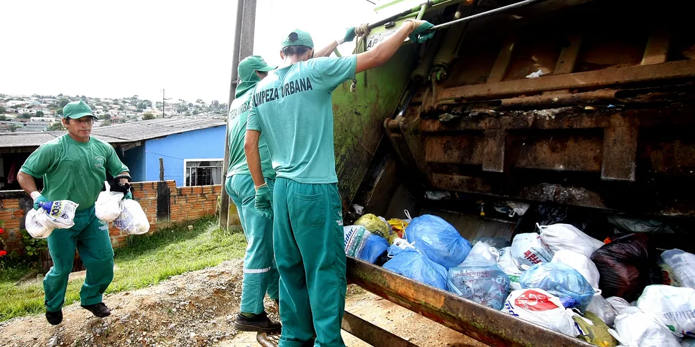 Coleta de resíduos continuará sendo feita pela Ponta Grossa Ambiental (PGA)