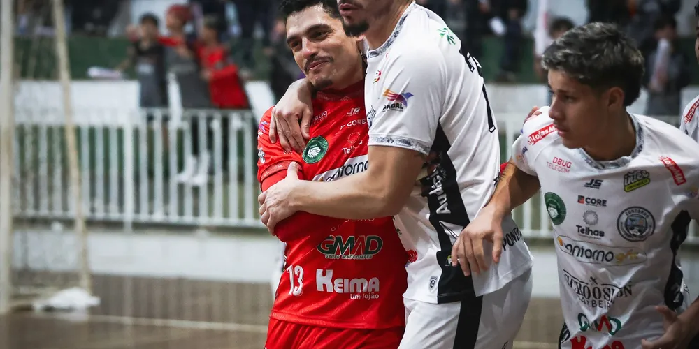 Galdino e Ary, goleiro e pivô do Contorno Futsal