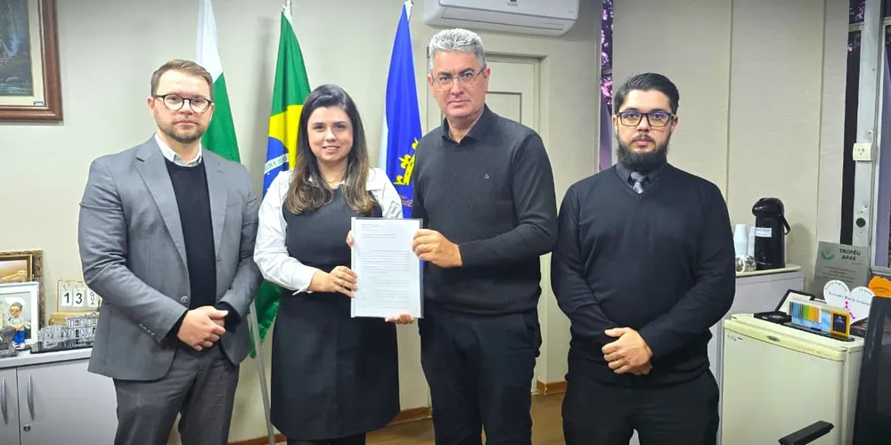 Representação foi entregue ao presidente da Câmara