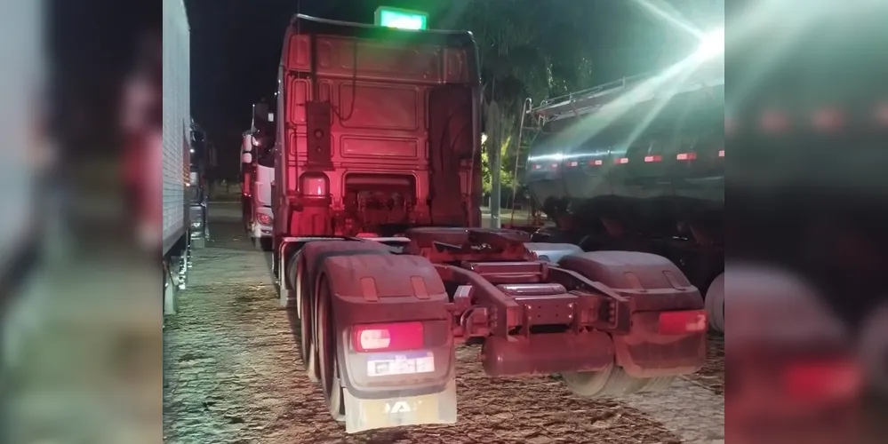 Caminhão foi encontrado às margens da PR-151