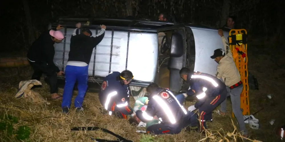 Populares auxiliaram no resgate da vítima