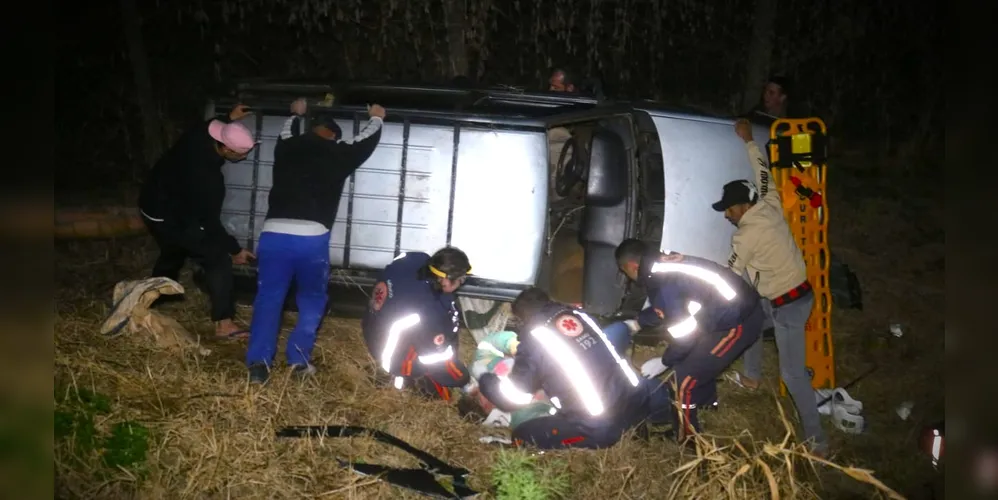 Populares auxiliaram no resgate da vítima