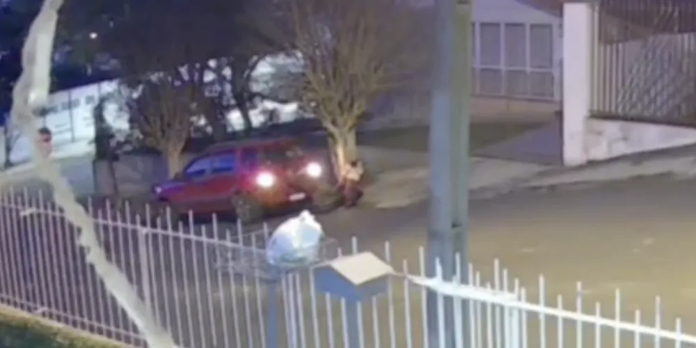 Imagem ilustrativa da imagem Mãe e filha são atingidas por roda de carro em colisão em PG