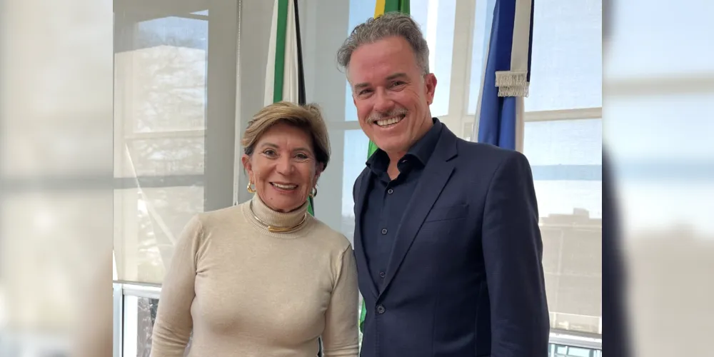 Prefeita Elizabeth Schmidt ao lado de Mac Solek, CEO da Mais Uma da Prime.
