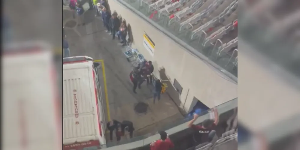 Captura de tela de vídeo a agressões a repórter paranaense