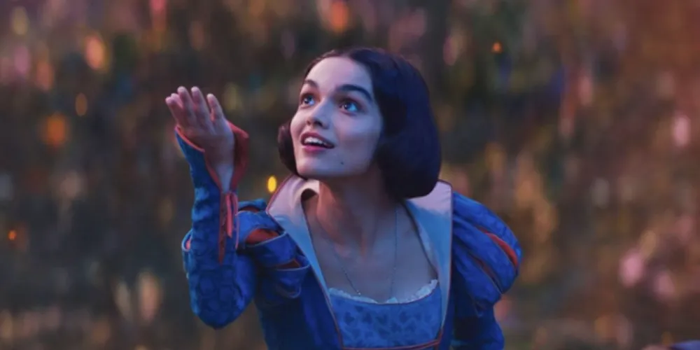 Rachel Zegler interpretando Braca de Neve