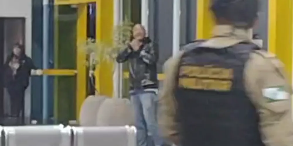 Homem estava com uma faca, fazendo ameaças