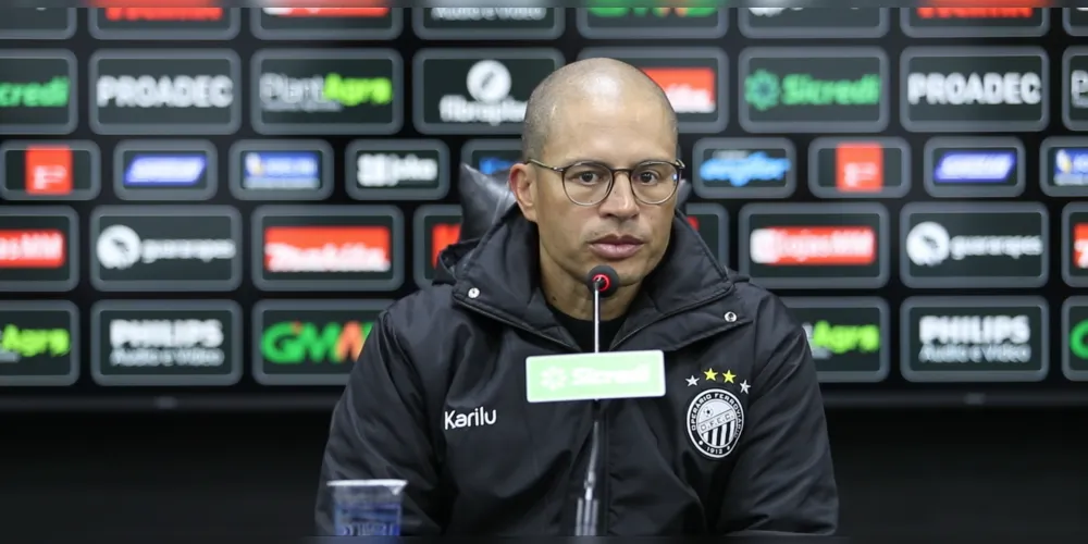 Alex em entrevista coletiva pós-jogo contra a Chapecoense