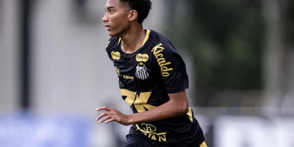 Robinho Jr em ação pelo Santos
