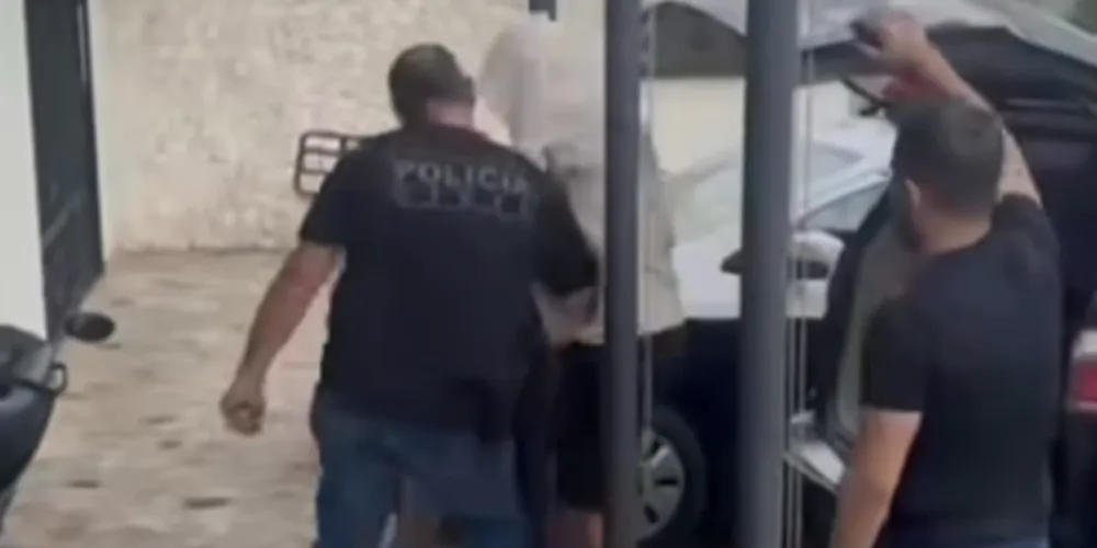 Segundo o boletim de ocorrência, a vítima foi alvo de facadas no pescoço, na cabeça e na coluna cervical