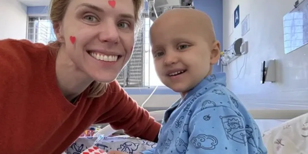 Família faz uma vaquinha para custear o tratamento da pequena Liza, na Espanha