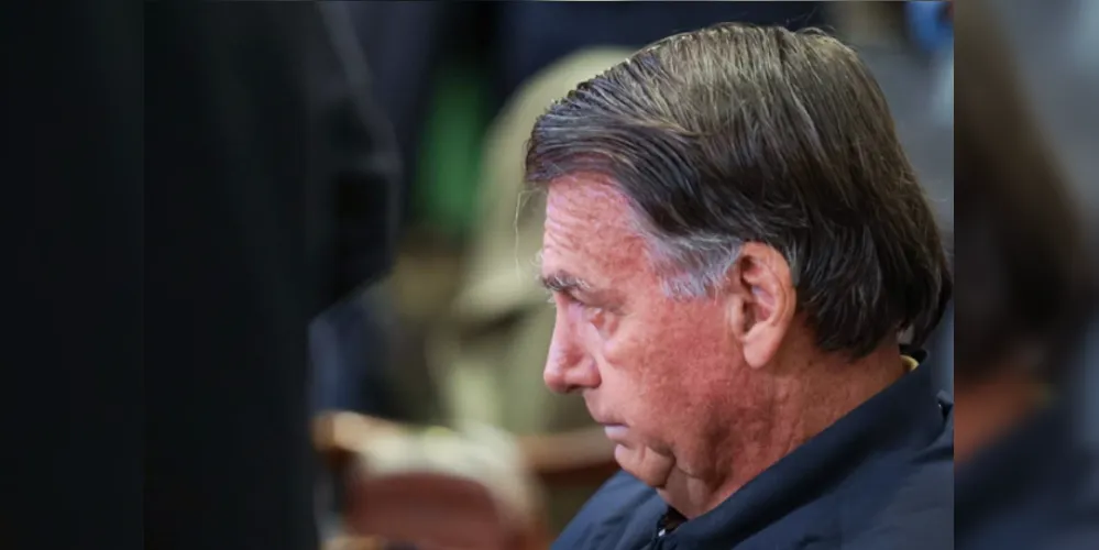 Impedido por tornozeleira, Bolsonaro acompanha ato por videochamada