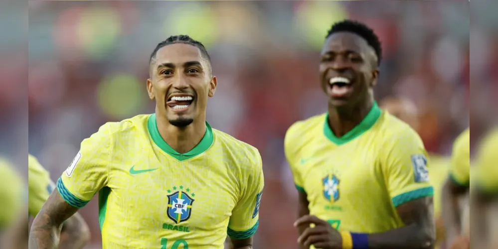 Raphinha e Vini Jr. em atuação pela Seleção Brasileira
