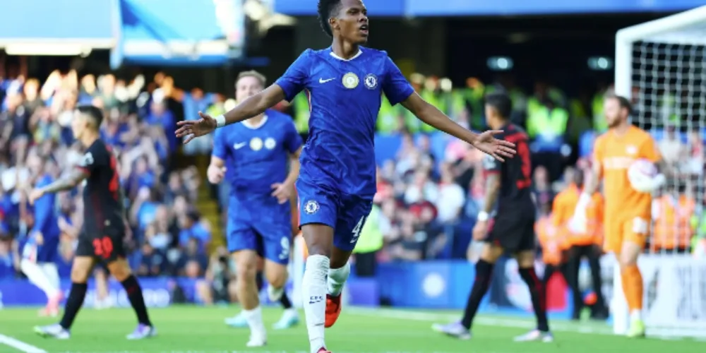 Estêvão marca em estreia pelo Chelsea