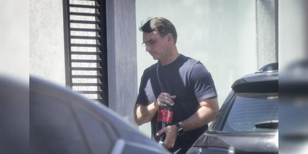 Jair Bolsonaro recebeu a visita de seus filhos
