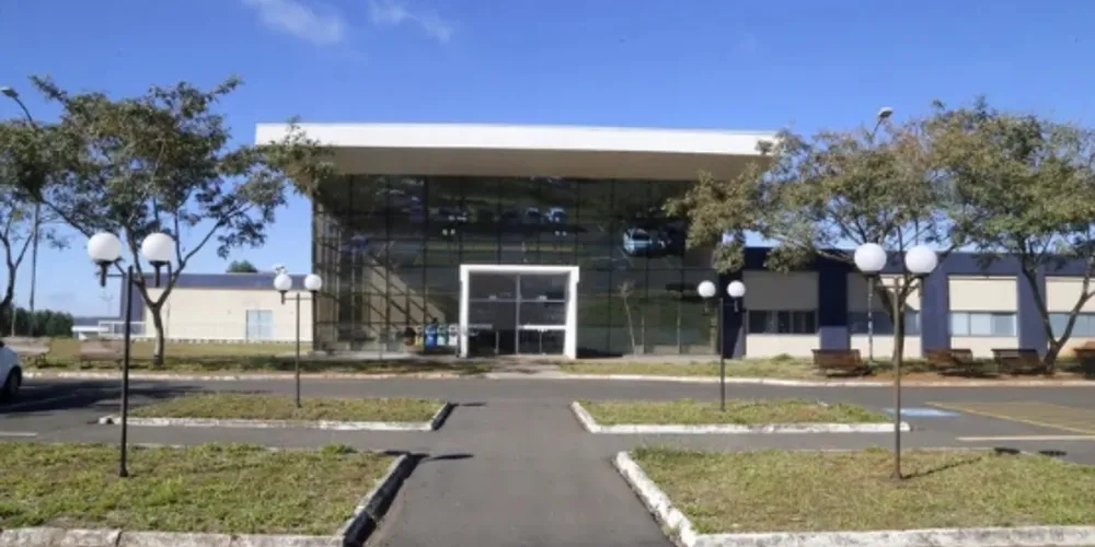 A empresa deverá também prestar serviço médico-hospitalar de média e alta complexidade