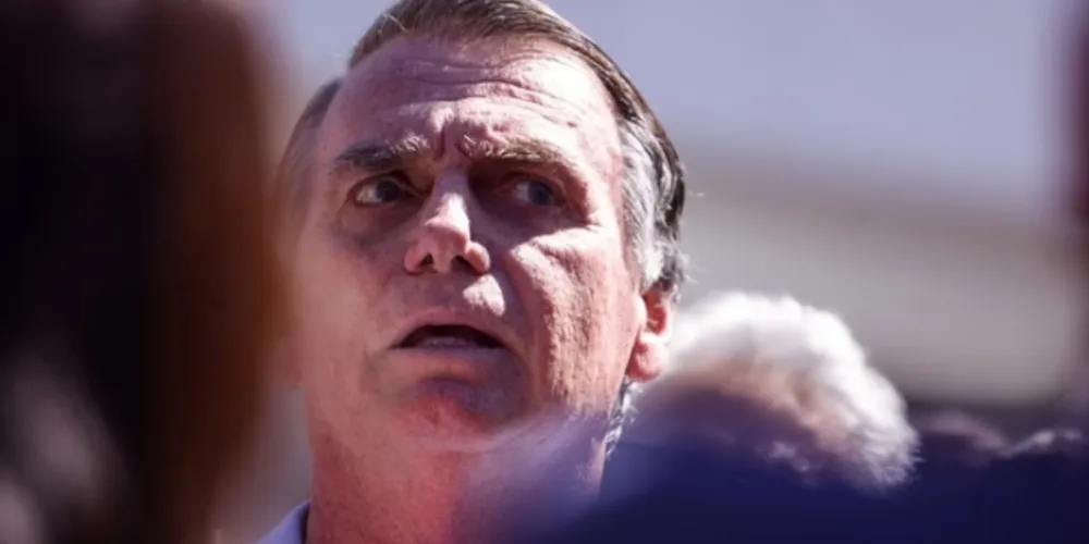 Mais cedo, agentes da PF cumpriram mandados de busca e apreensão em endereços ligados a Bolsonaro