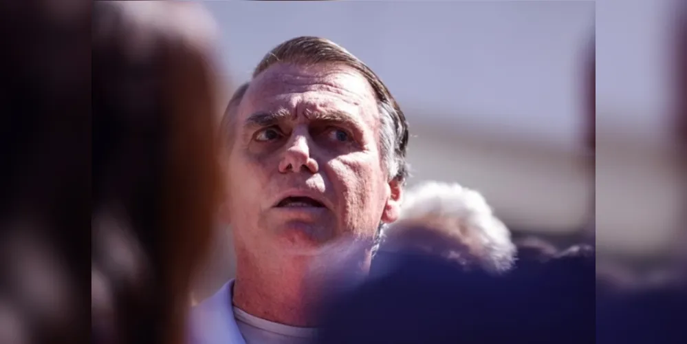 Mais cedo, agentes da PF cumpriram mandados de busca e apreensão em endereços ligados a Bolsonaro