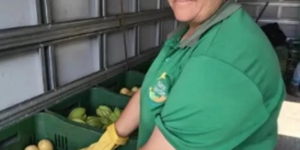 Três equipes vão percorrer os bairros para trocar recicláveis por frutas, verduras e legumes