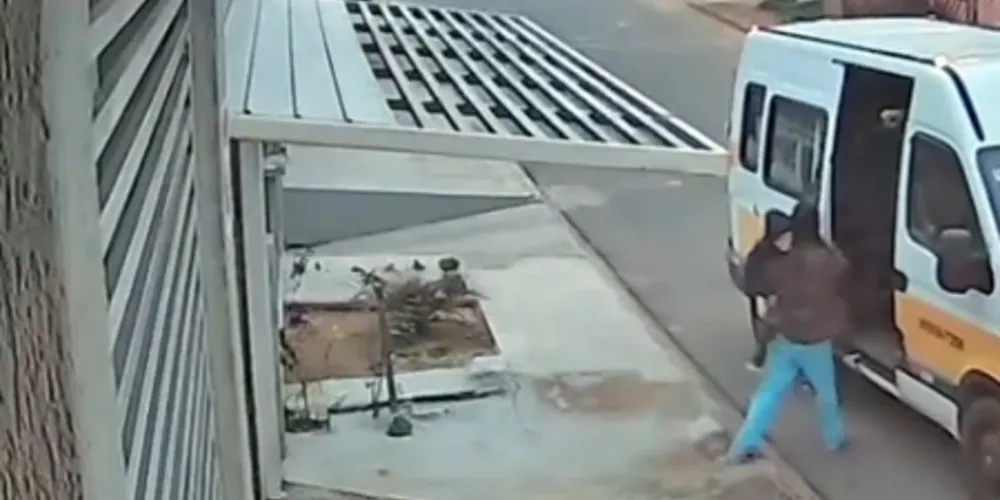 A criança não sofreu nenhum ferimento e foi entregue na escola