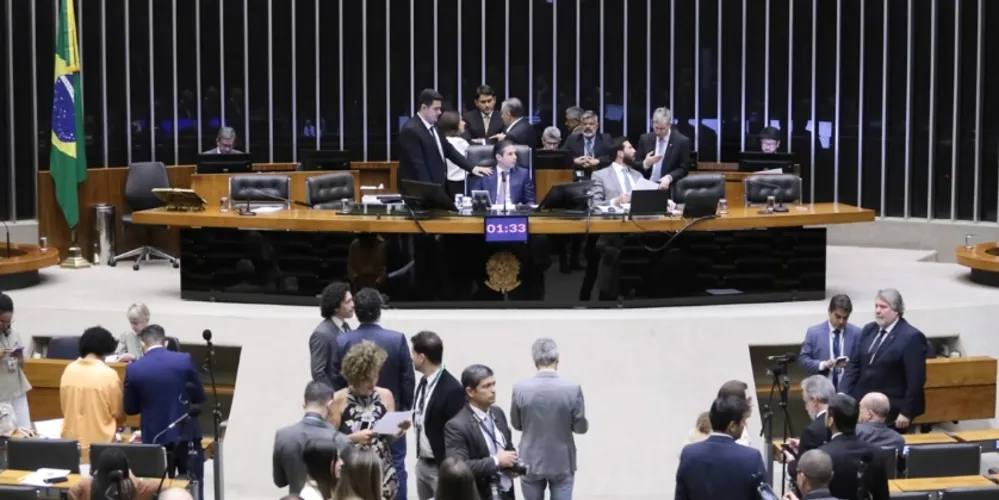 A urgência da proposta para isentar o Imposto de Renda de quem ganha até R$ 5 mil foi aprovada nesta quinta-feira (21) pela Câmara dos Deputados