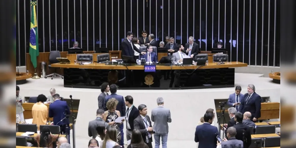 A urgência da proposta para isentar o Imposto de Renda de quem ganha até R$ 5 mil foi aprovada nesta quinta-feira (21) pela Câmara dos Deputados