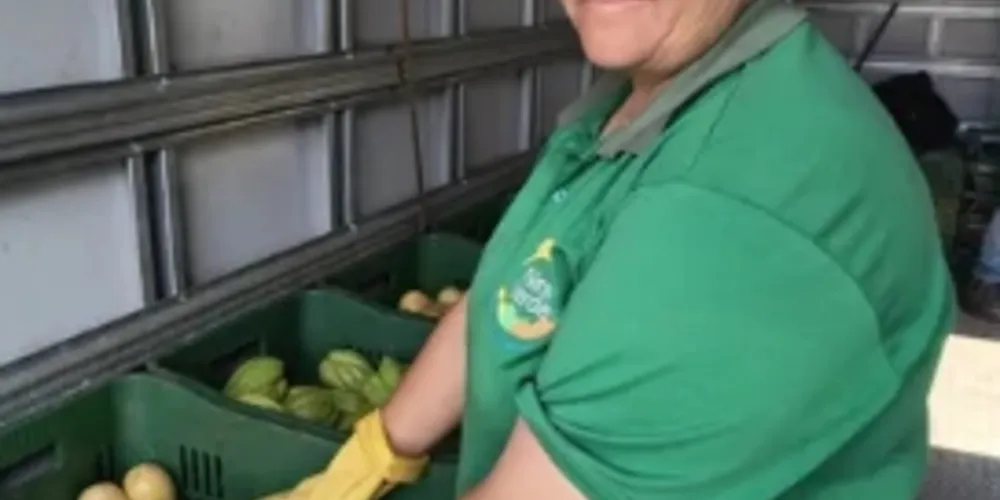 Três equipes vão percorrer os bairros para trocar recicláveis por frutas, verduras e legumes