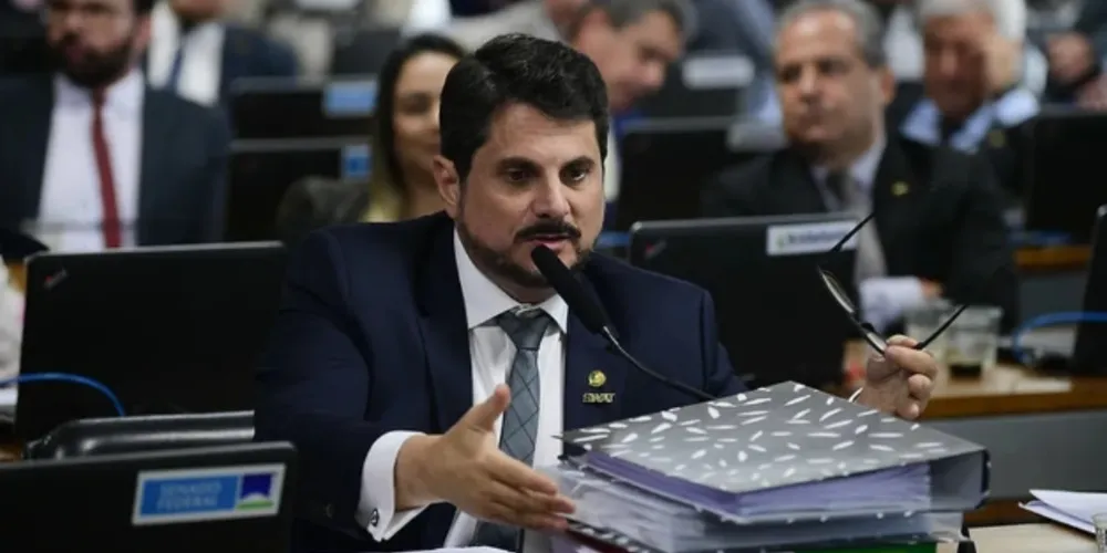O senador Marcos do Val, na Comissão de Segurança Pública do Senado