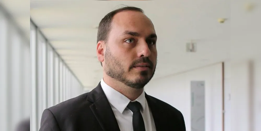 Carlos Bolsonaro estava com a pressão alterada