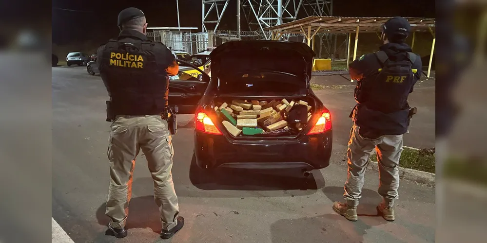 Carro é apreendido em Irati com 200 quilos de maconha.