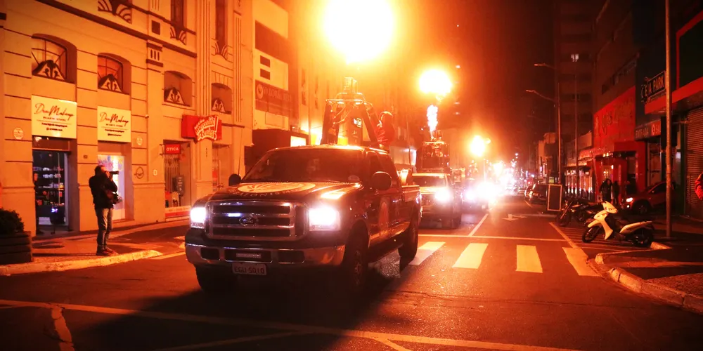 Avenida Vicente Machado foi um dos locais onde carros circularam