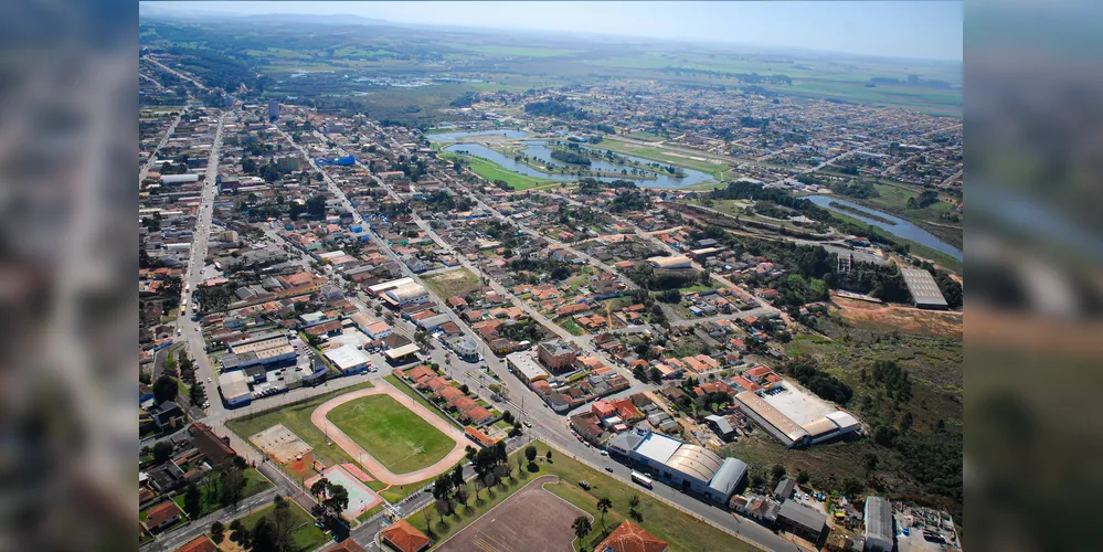 Imagem aérea do município de Castro.