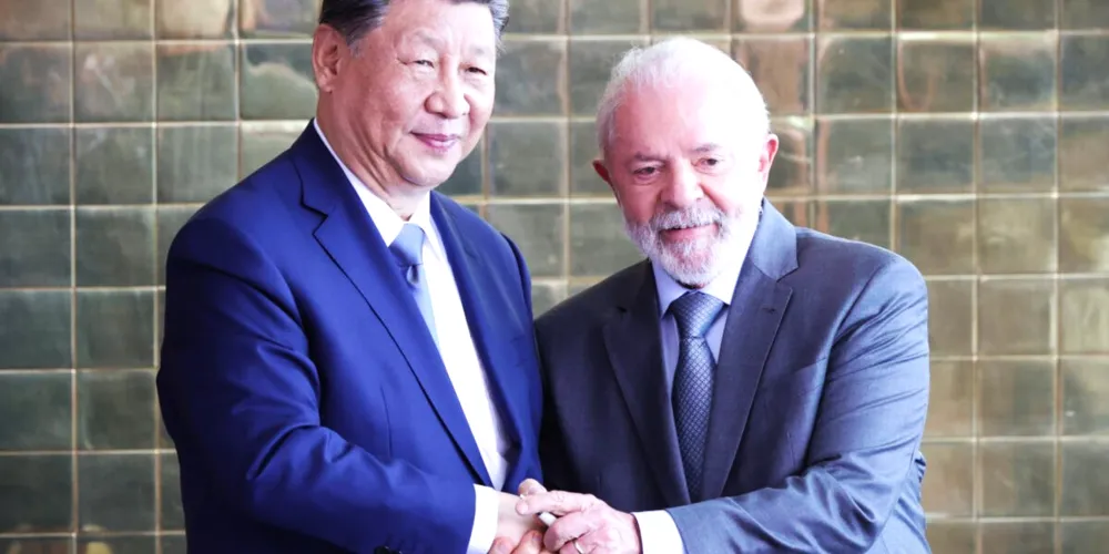 Líder chinês, Xi Jinping, e o presidente do Brasil, Luiz Inácio Lula da Silva