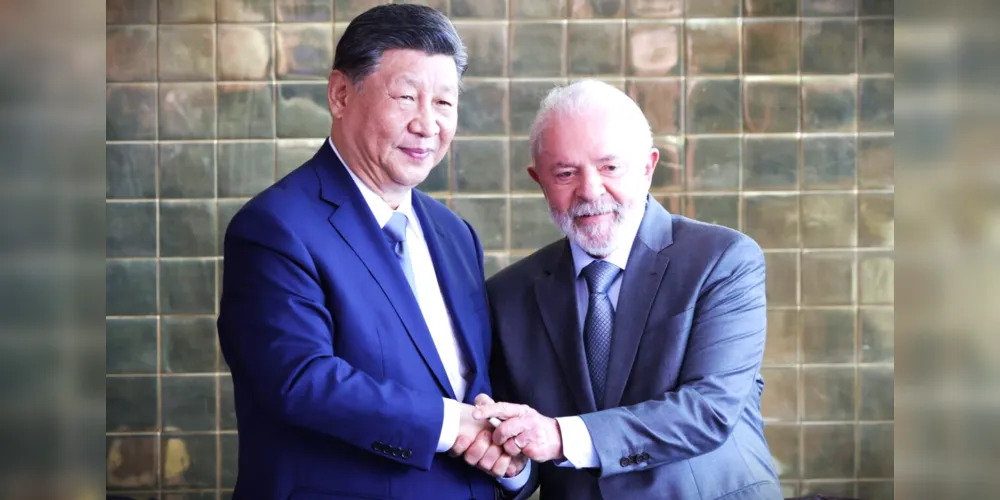 Líder chinês, Xi Jinping, e o presidente do Brasil, Luiz Inácio Lula da Silva