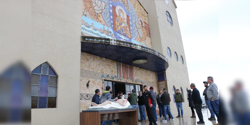 Igreja Nossa Senhora Perpétuo do Socorro sofreu com desabamento de teto.