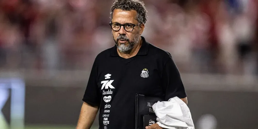 O treinador comandou a equipe em 15 jogos