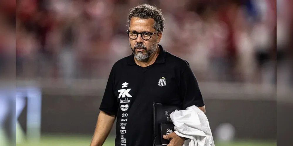 O treinador comandou a equipe em 15 jogos