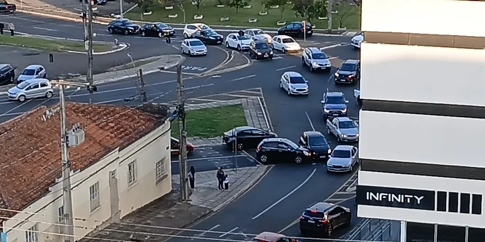 Equipe de Patrulhamento Viário de Trânsito foi acionado para averiguar a colisão