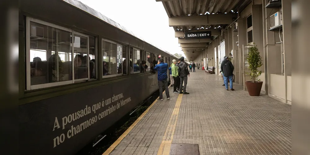 Turismo cresce 5,5% e serviços avançam 2,5% no primeiro semestre no Paraná
