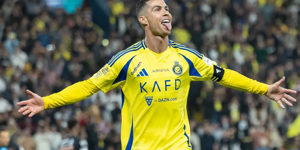 Cristiano Ronaldo com as cores do Al Nassr