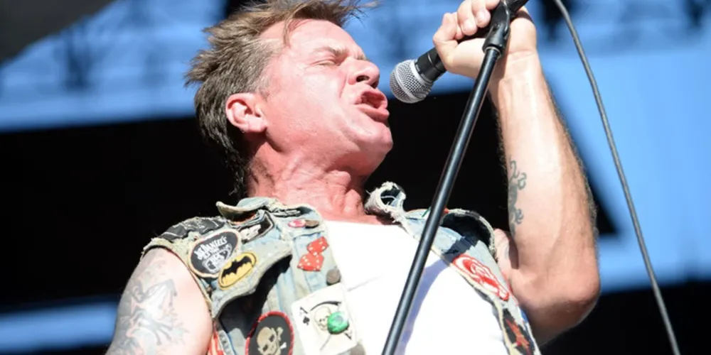 Cantor possui canções como "Simple Man" e "Hollywood"