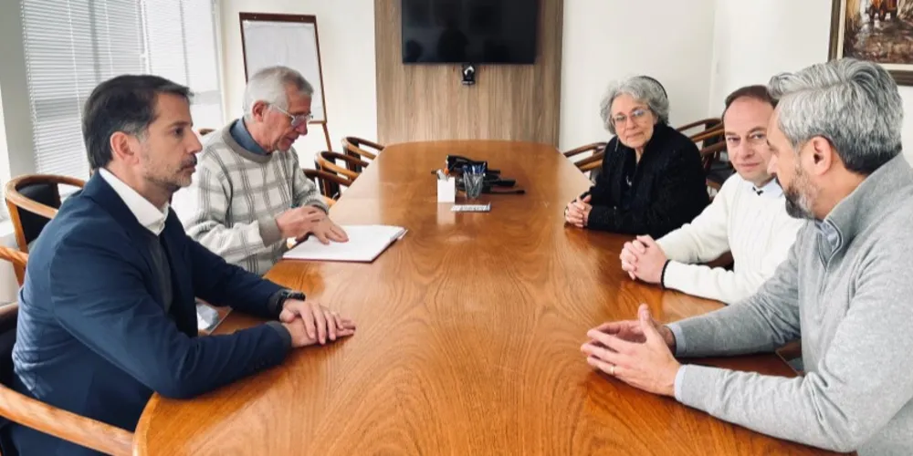 Frente Parlamentar das Engenharias e Infraestrutura da Assembleia Legislativa do Paraná (Alep) se reúnem na sede do Instituto de Engenharia do Paraná