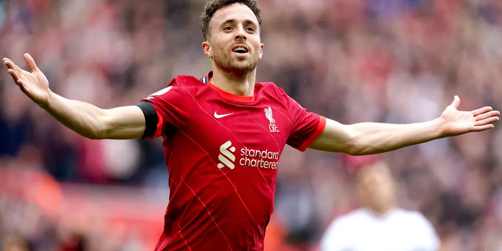 O astro do Liverpool estava no veículo com seu irmão