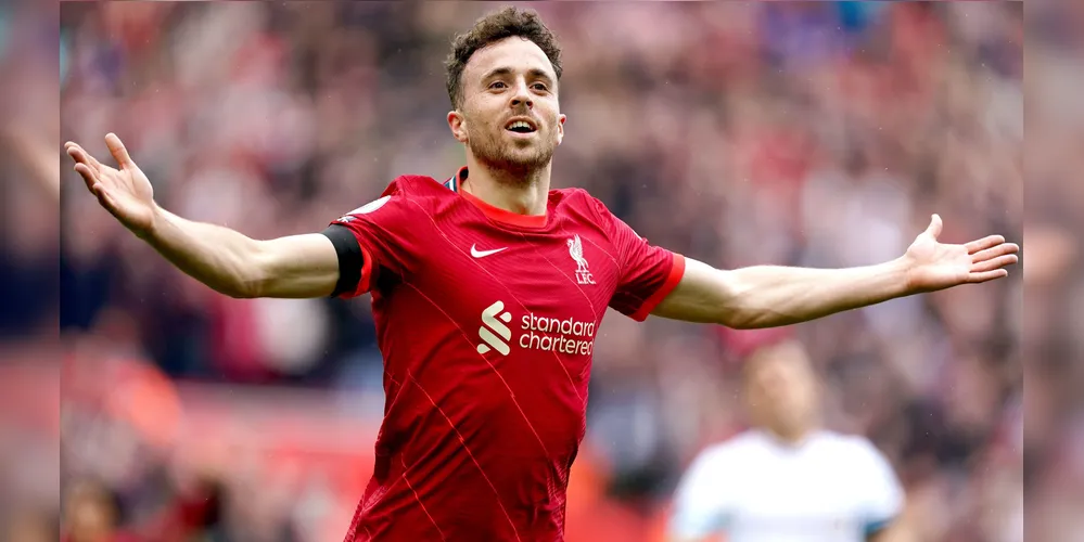 O astro do Liverpool estava no veículo com seu irmão