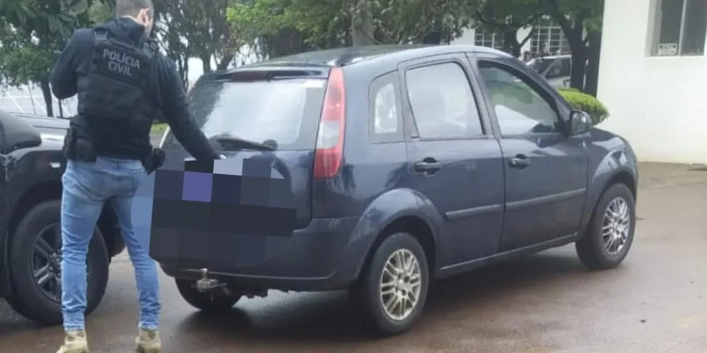 Os quatro ocupantes foram detidos e conduzidos para  a 13ª SDP