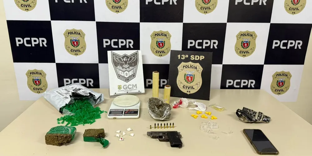 Além das drogas, armas e munições também foram apreendidas