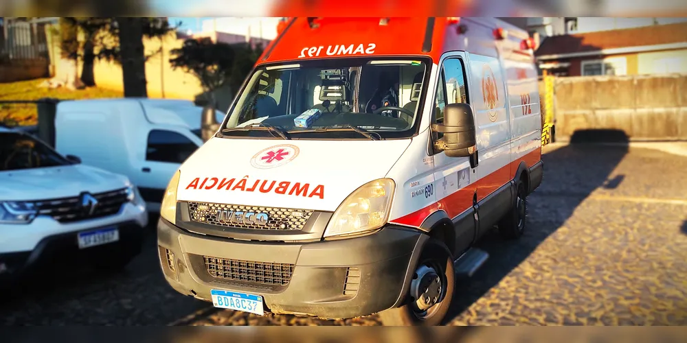 Equipe do Samu foi acionada para a delegacia de Ponta Grossa