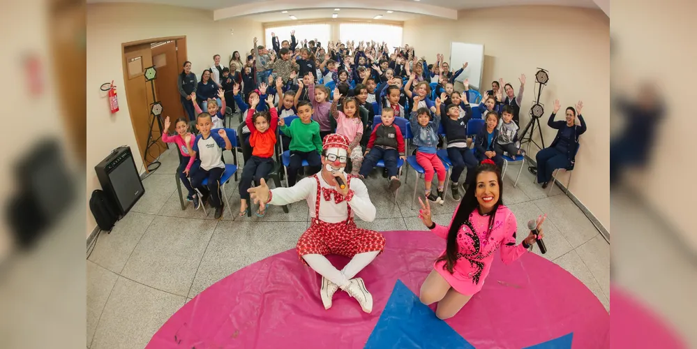 O Palhaço, a Bailarina e a Alegria de Estudar é apresentado em cidades do Paraná.