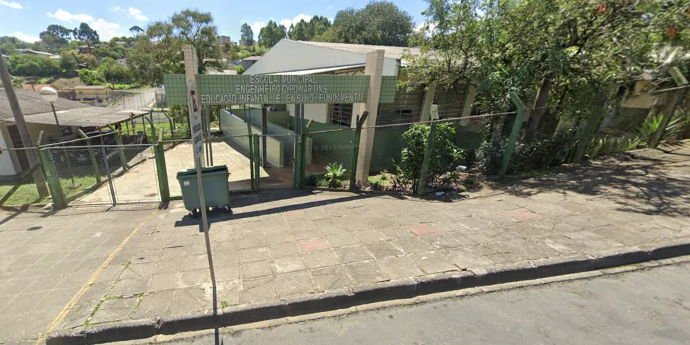 Escola fica na Rua Presciliano Negrão